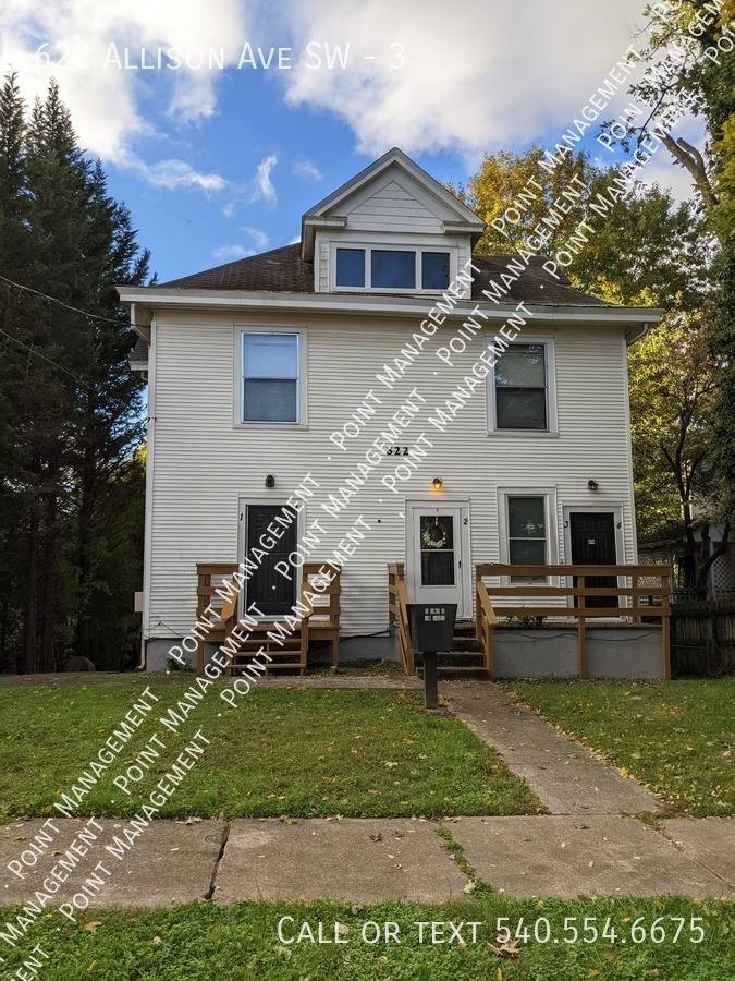 Apartment for rent at 622 Allison Ave SW #3, Roanoke, VA 24016