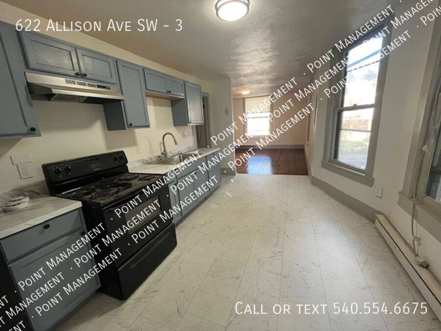 Apartment for rent at 622 Allison Ave SW #3, Roanoke, VA 24016