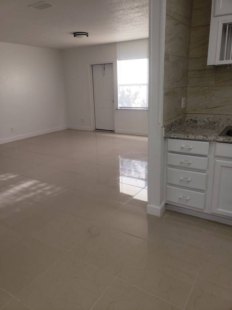 House for rent at 940 Lockhart St, Daytona Beach, FL 32114