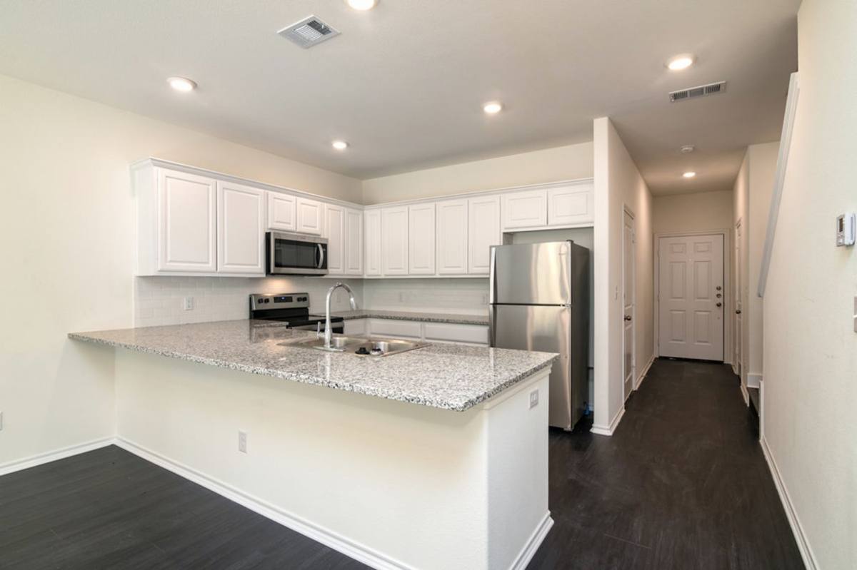 Townhouse for rent at 805 S 6th St, Bonham, TX 75418