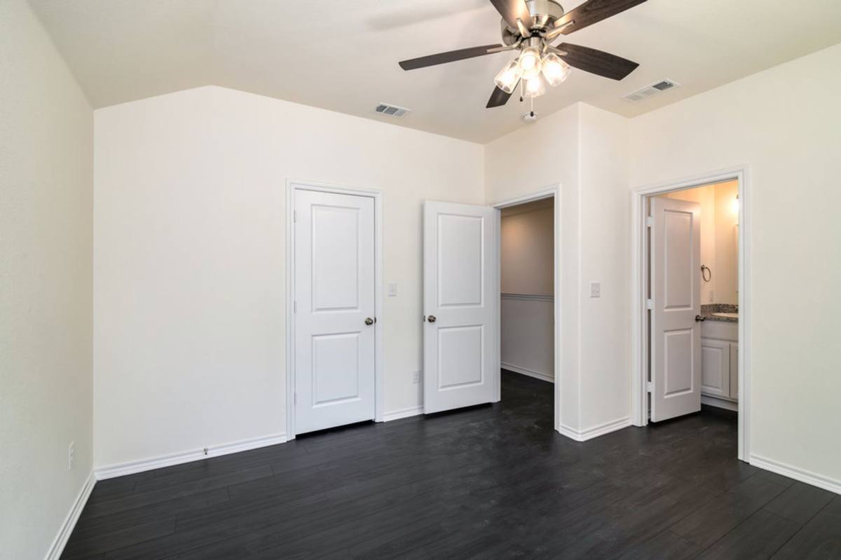 Townhouse for rent at 805 S 6th St, Bonham, TX 75418