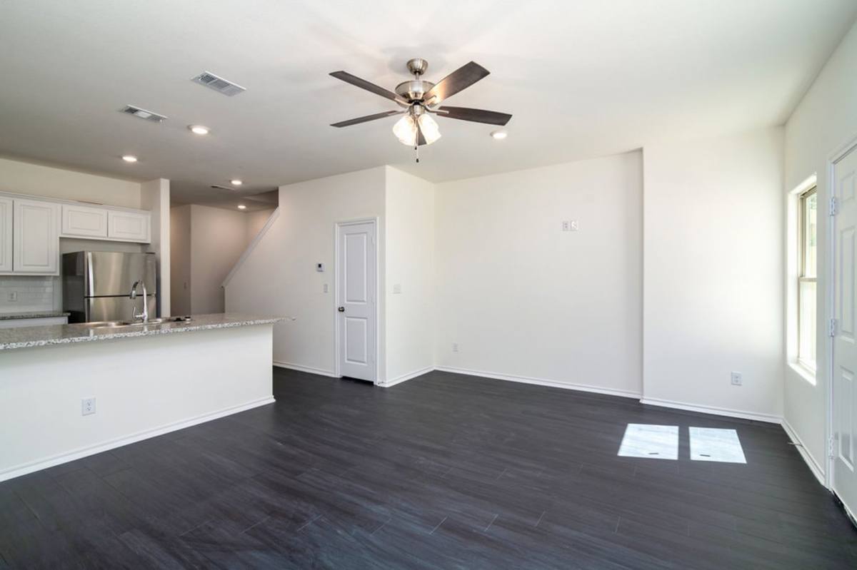 Townhouse for rent at 805 S 6th St, Bonham, TX 75418