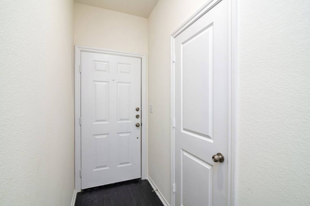 Townhouse for rent at 805 S 6th St, Bonham, TX 75418