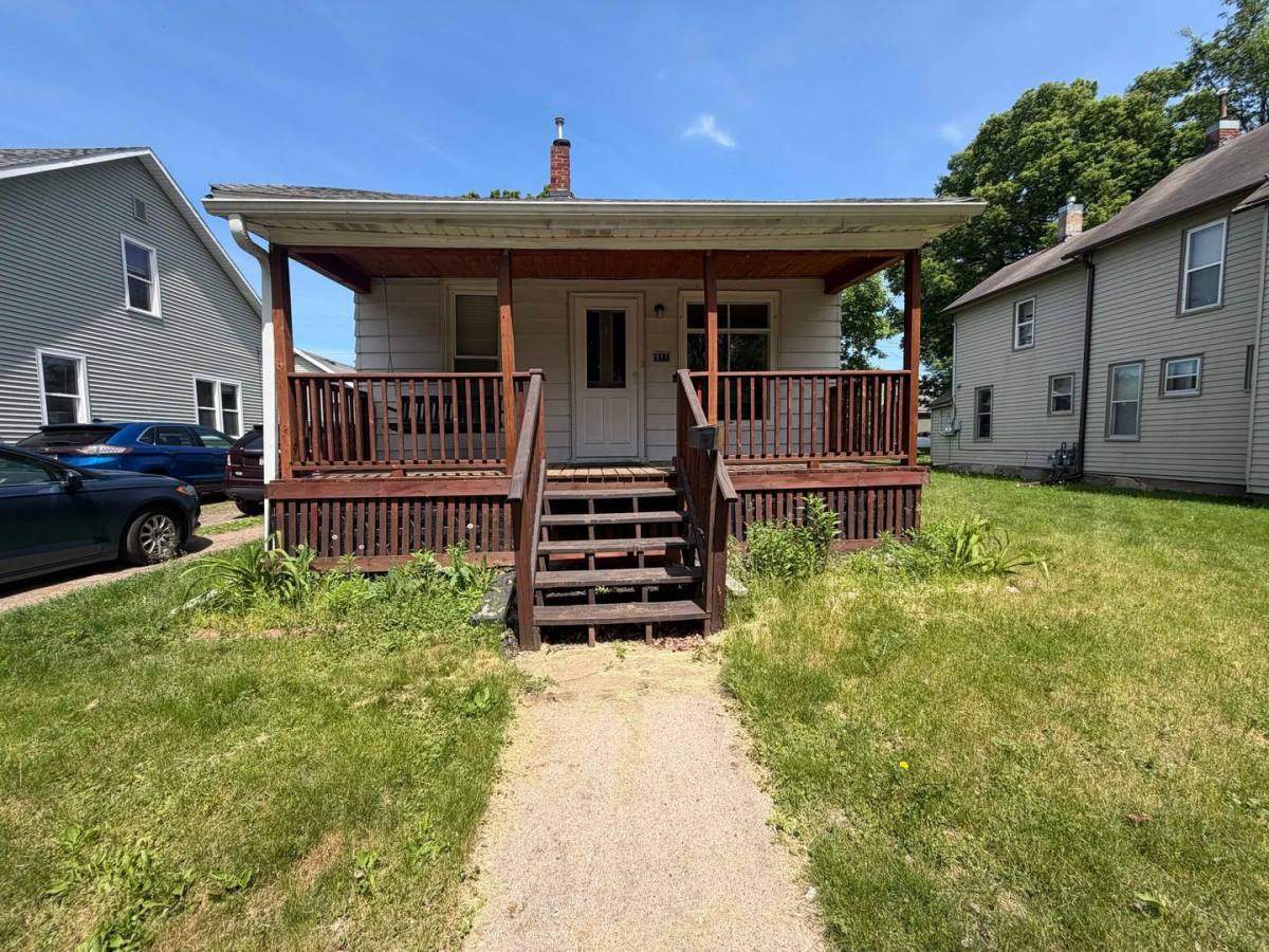 House for rent at 911 2nd Ave, Eau Claire, WI 54703