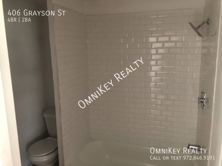 House for rent at 406 Grayson St, Leonard, TX 75452