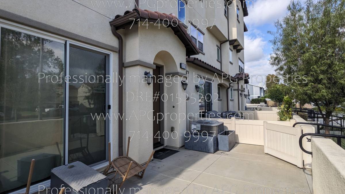 Condo for rent at 3320 W Mirano Dr, Anaheim, CA 92801
