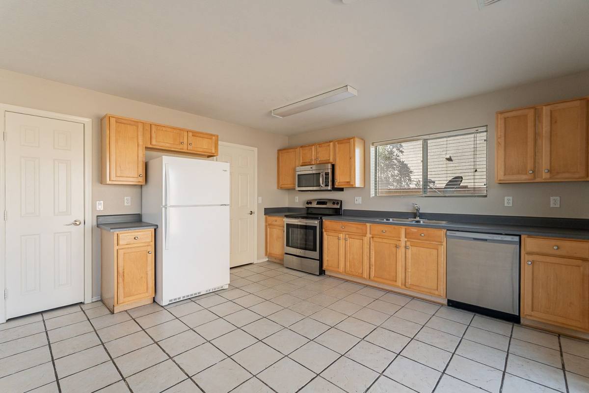 House for rent at 2420 E Gleneagle Dr, Chandler, AZ 85249