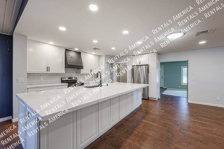 House for rent at 1360 W Esplanade St, Mesa, AZ 85201