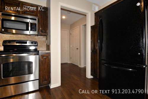 House for rent at 14807 Robinson St, Overland Park, KS 66223