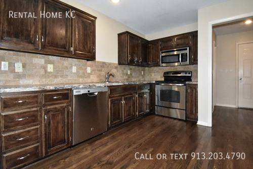 House for rent at 14807 Robinson St, Overland Park, KS 66223