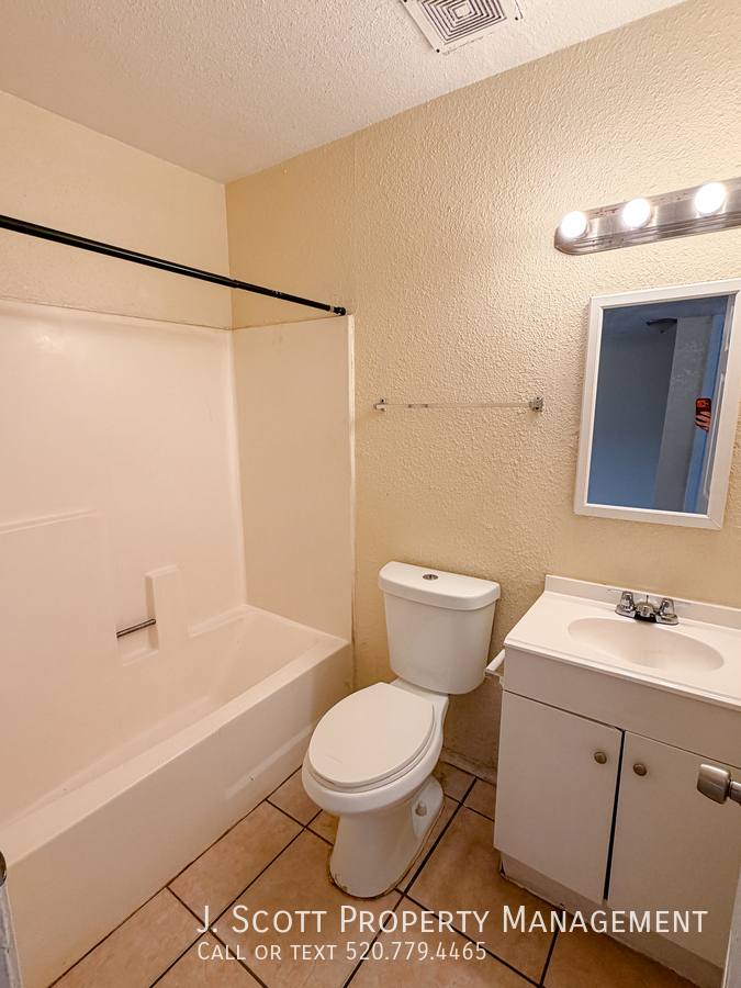 Apartment for rent at 1753 E Harvard St #1, Phoenix, AZ 85006