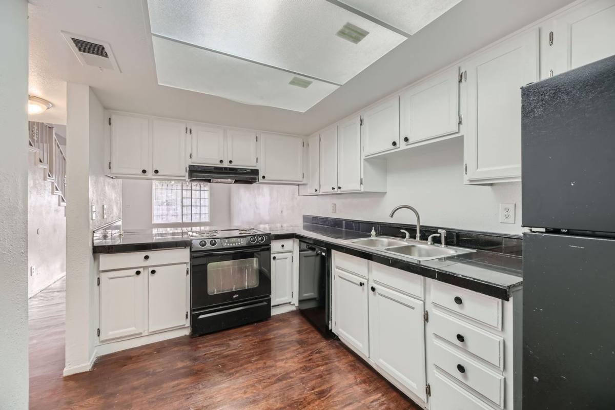 Apartment for rent at 76 N 27th St, Las Vegas, NV 89101