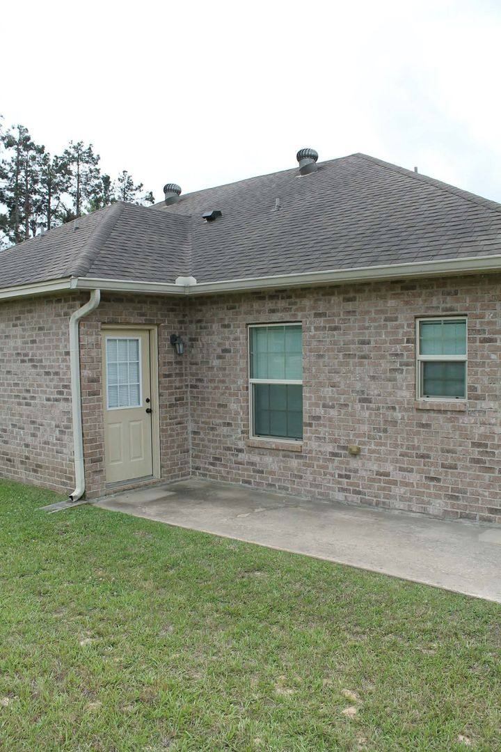 Townhouse for rent at 1972 Arkansas Rd, West Monroe, LA 71291