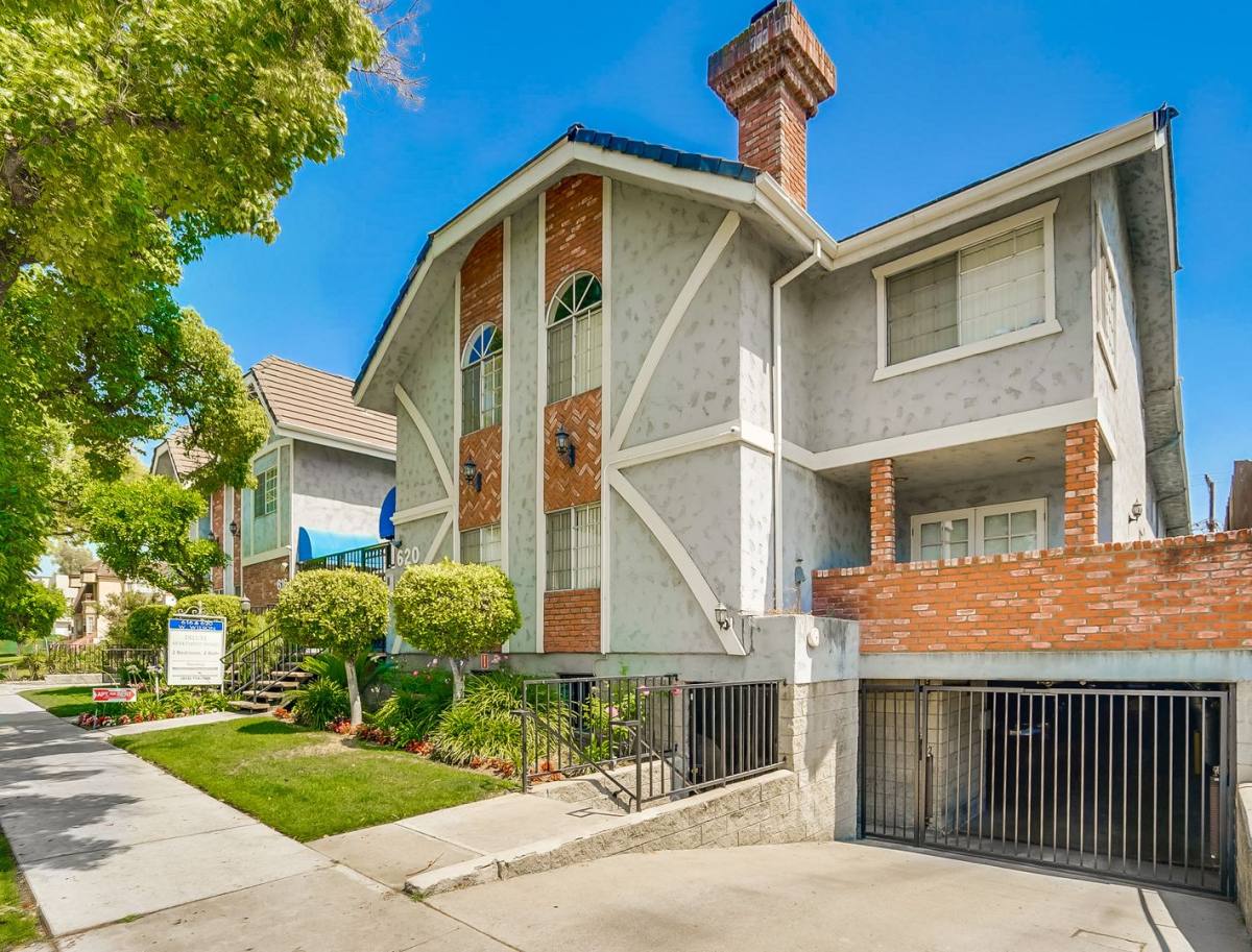 Apartment for rent at 620 W Wilson Ave, Glendale, CA 91203