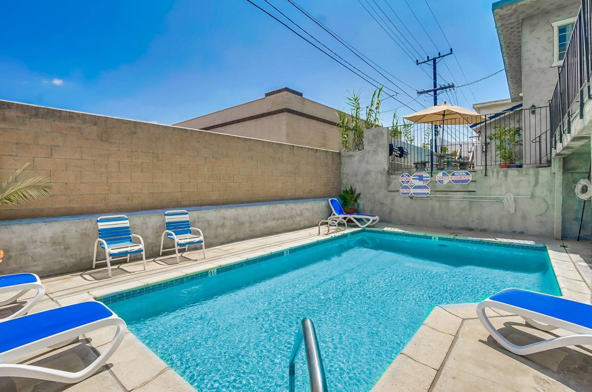 Apartment for rent at 620 W Wilson Ave, Glendale, CA 91203