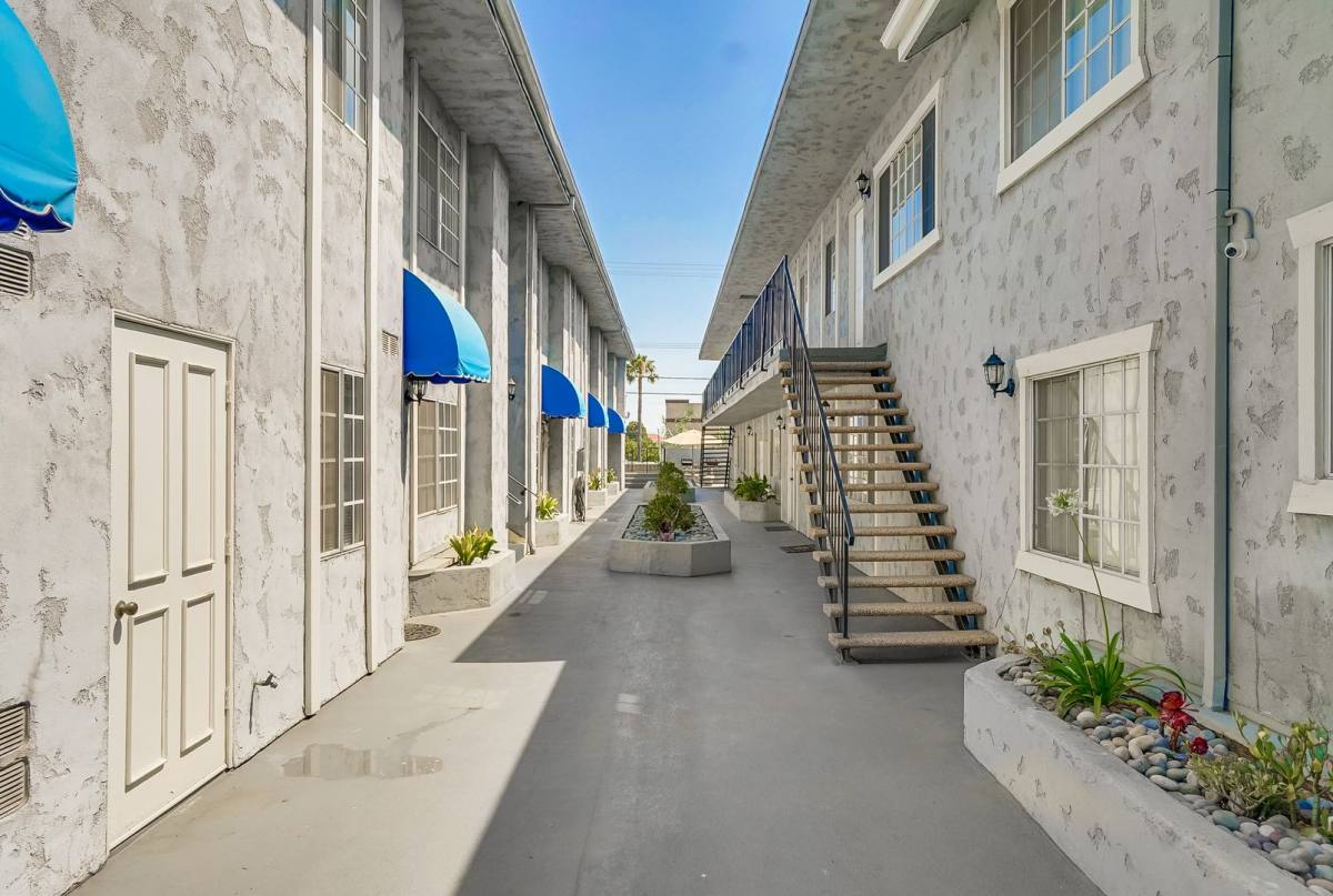 Apartment for rent at 620 W Wilson Ave, Glendale, CA 91203