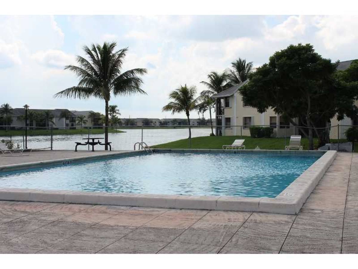 Apartment for rent at 820 N Franklin Ave, Homestead, FL 33034
