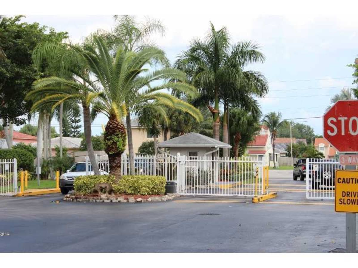 Apartment for rent at 820 N Franklin Ave, Homestead, FL 33034