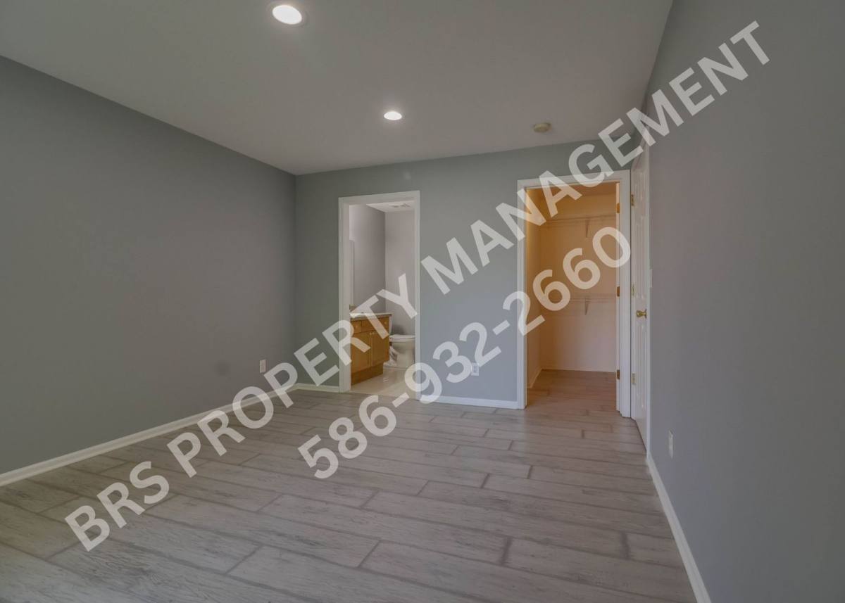 Condo for rent at 5300 Pine Aires Dr, Sterling Heights, MI 48314