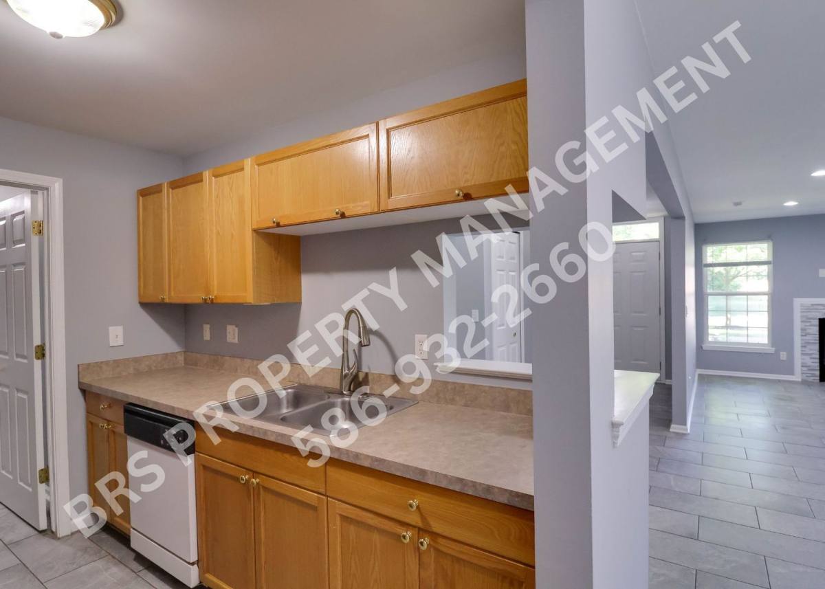 Condo for rent at 5300 Pine Aires Dr, Sterling Heights, MI 48314