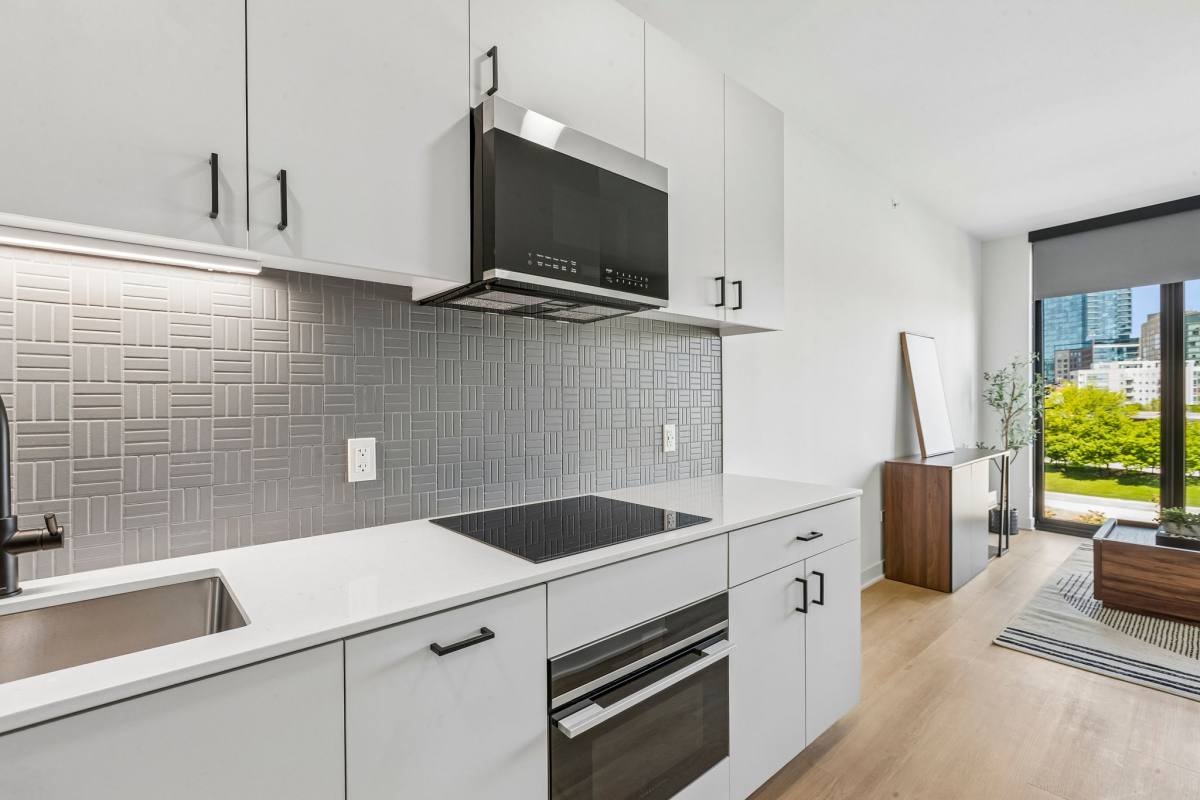 Apartment for rent at 1100-10 W Grand Ave, Chicago, IL 60642