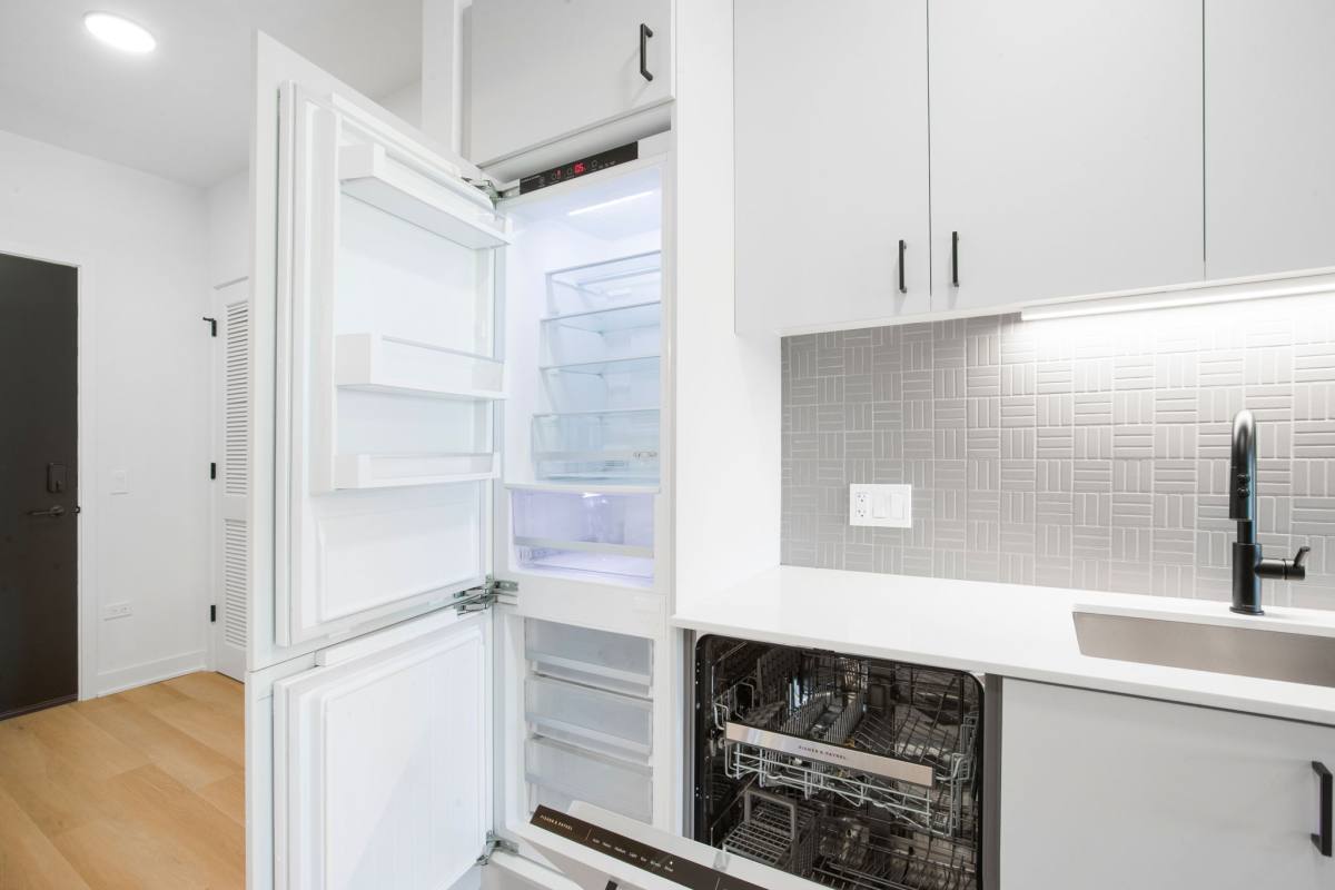Apartment for rent at 1100-10 W Grand Ave, Chicago, IL 60642