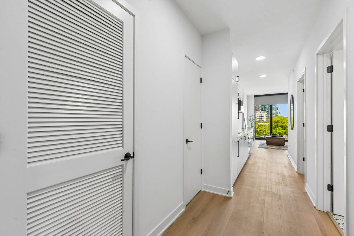 Apartment for rent at 1100-10 W Grand Ave, Chicago, IL 60642