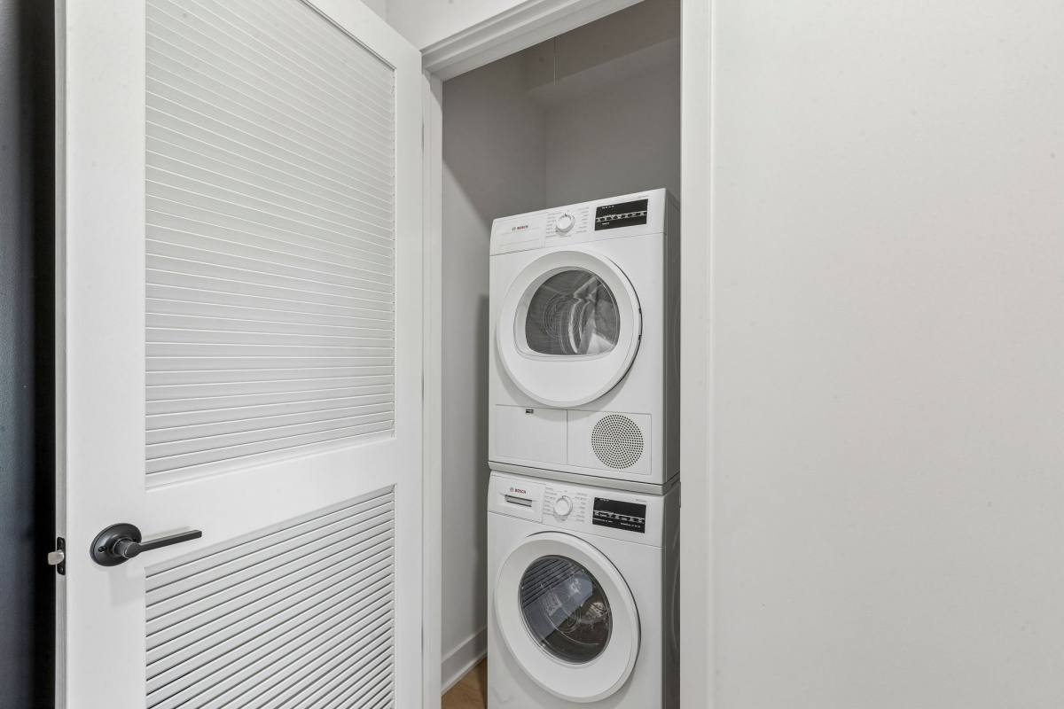 Apartment for rent at 1100-10 W Grand Ave, Chicago, IL 60642