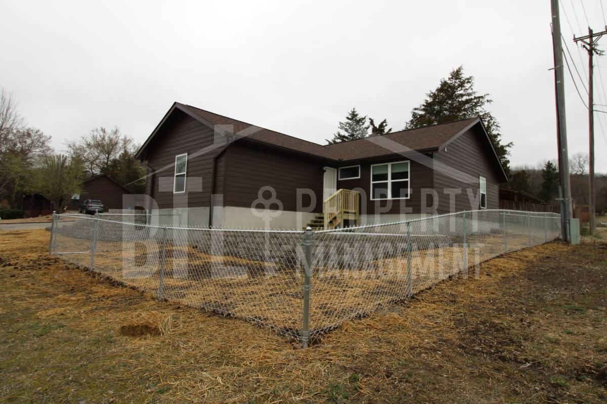 House for rent at 300 Valley Stream Circle, Hollister, MO 65672