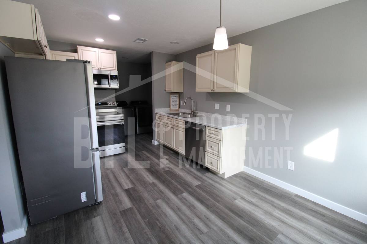 House for rent at 300 Valley Stream Circle, Hollister, MO 65672