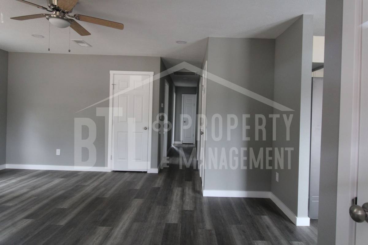 House for rent at 300 Valley Stream Circle, Hollister, MO 65672