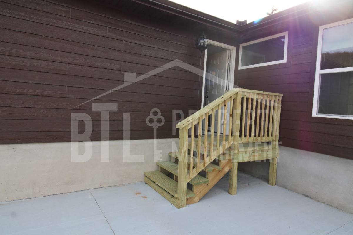 House for rent at 300 Valley Stream Circle, Hollister, MO 65672