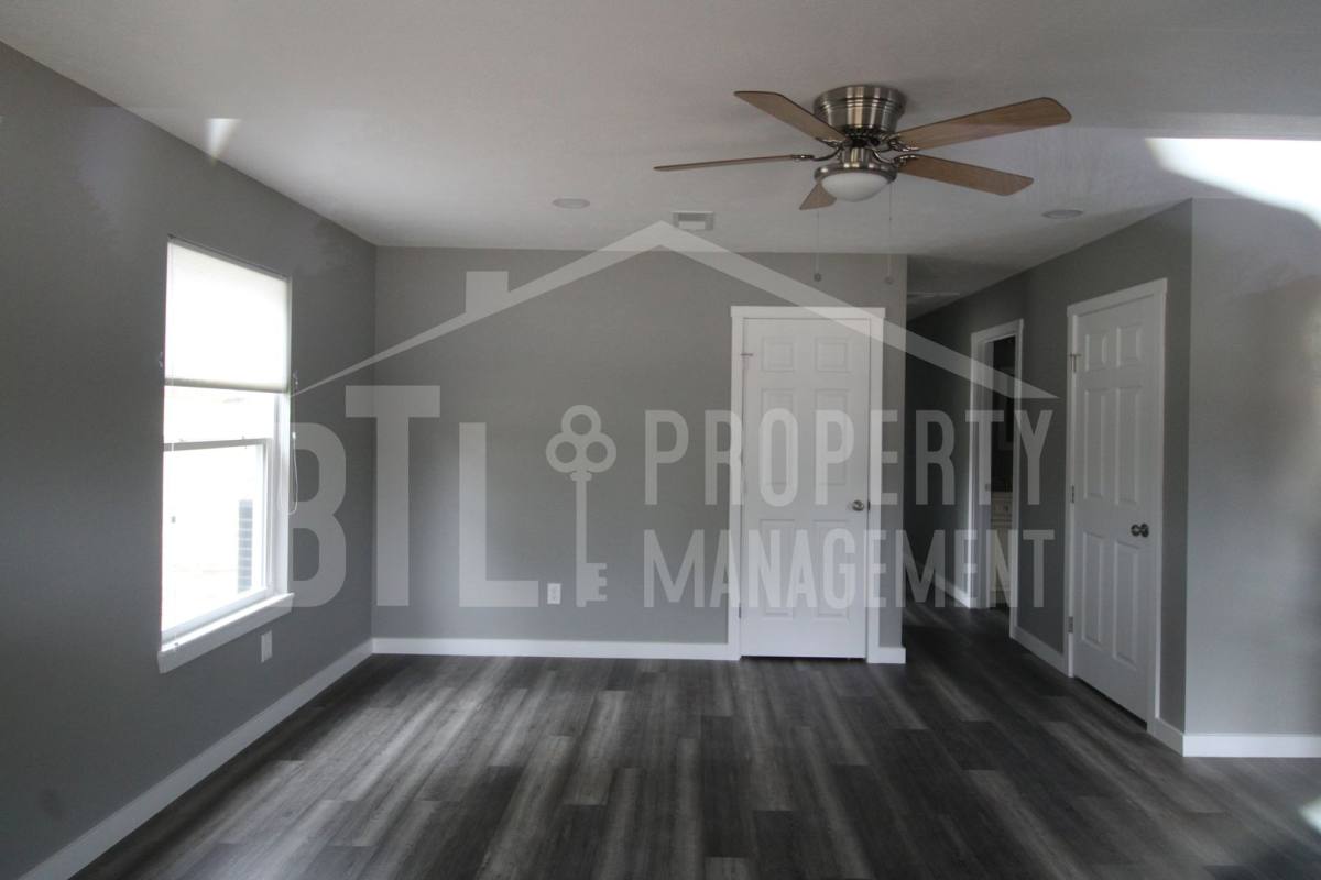 House for rent at 300 Valley Stream Circle, Hollister, MO 65672