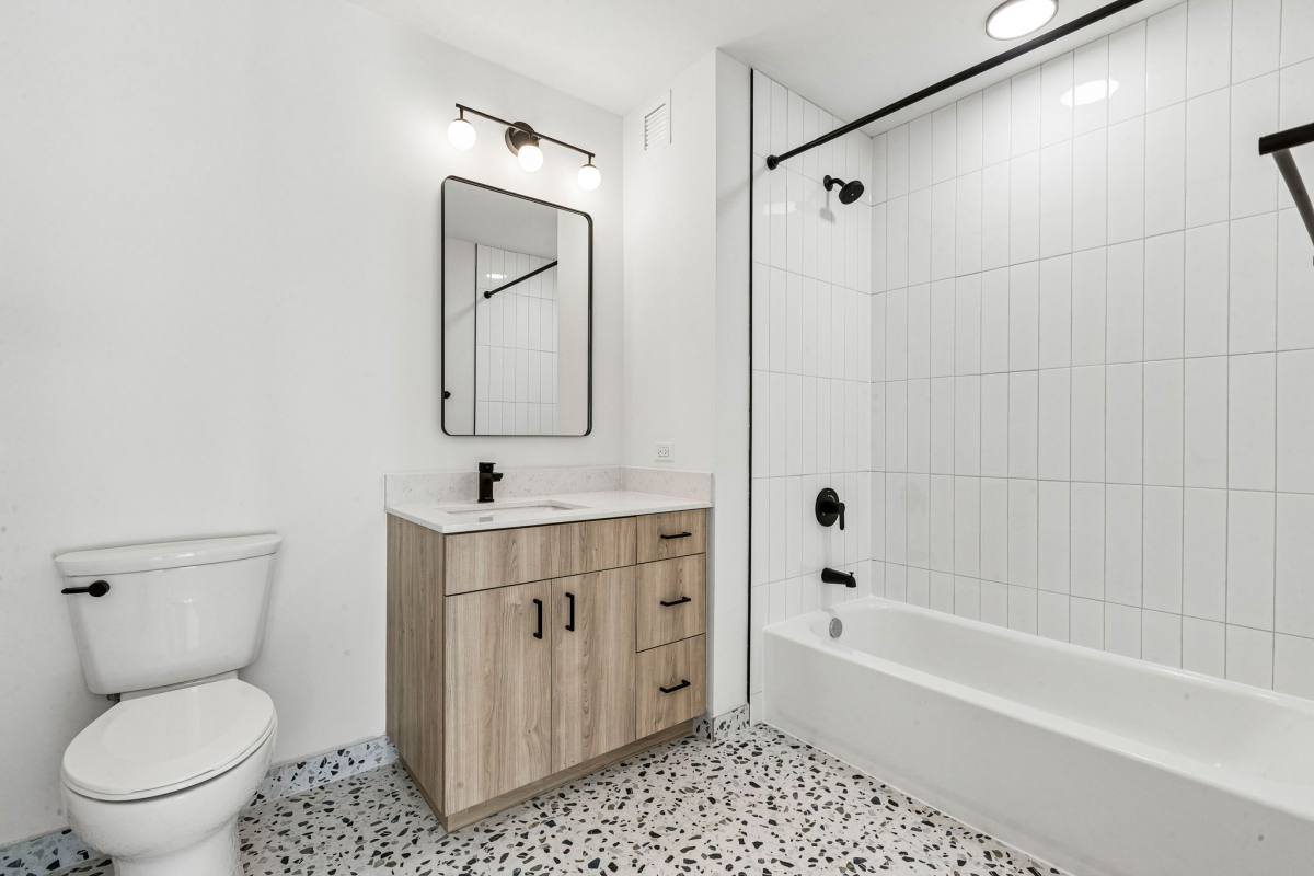 Apartment for rent at 1100 W Grand Ave, Chicago, IL 60642