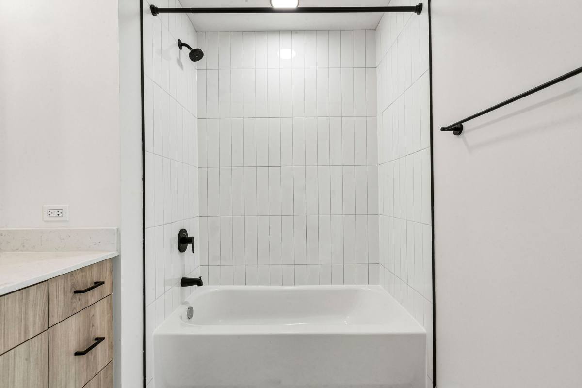 Apartment for rent at 1100 W Grand Ave, Chicago, IL 60642