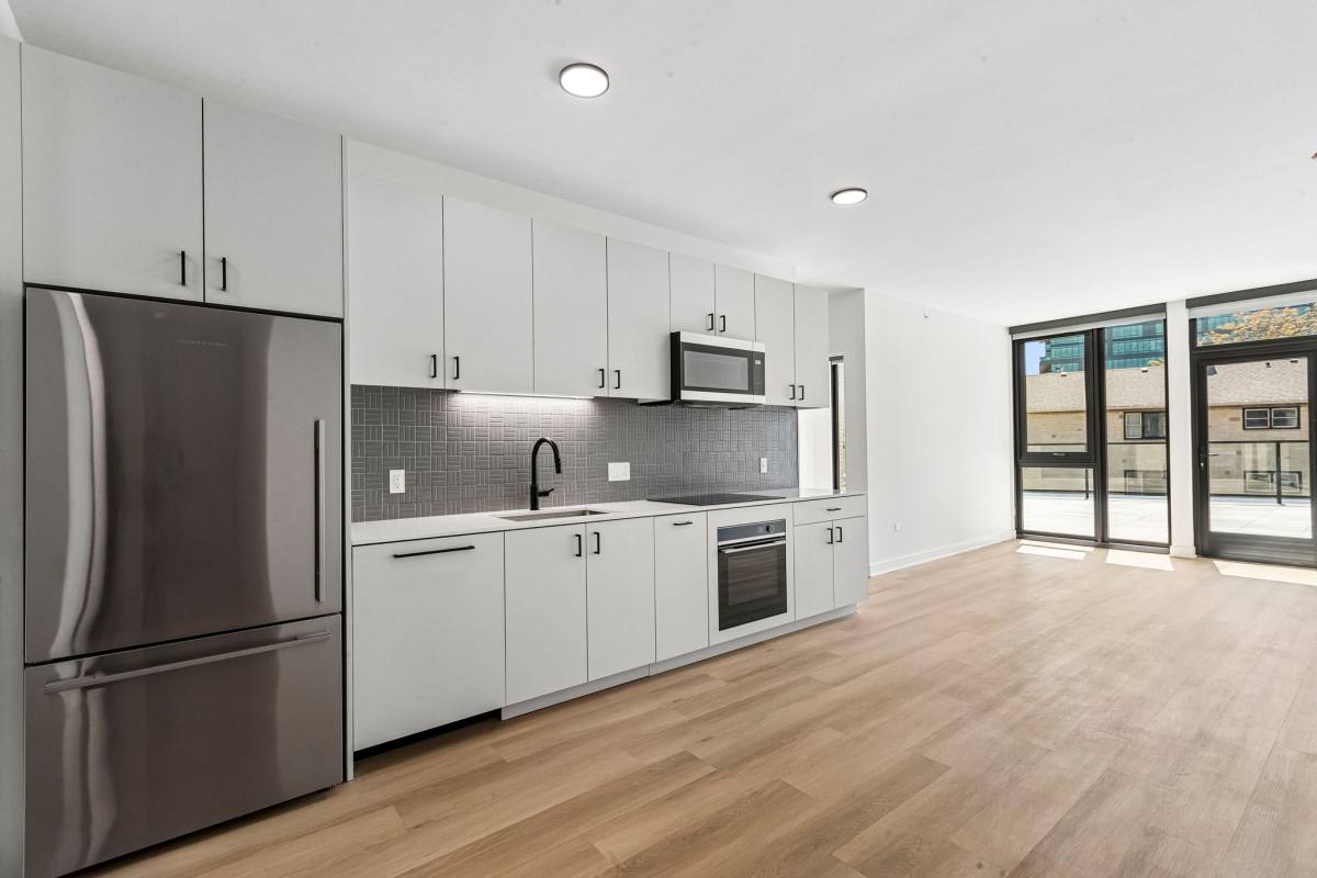 Apartment for rent at 1100 W Grand Ave, Chicago, IL 60642