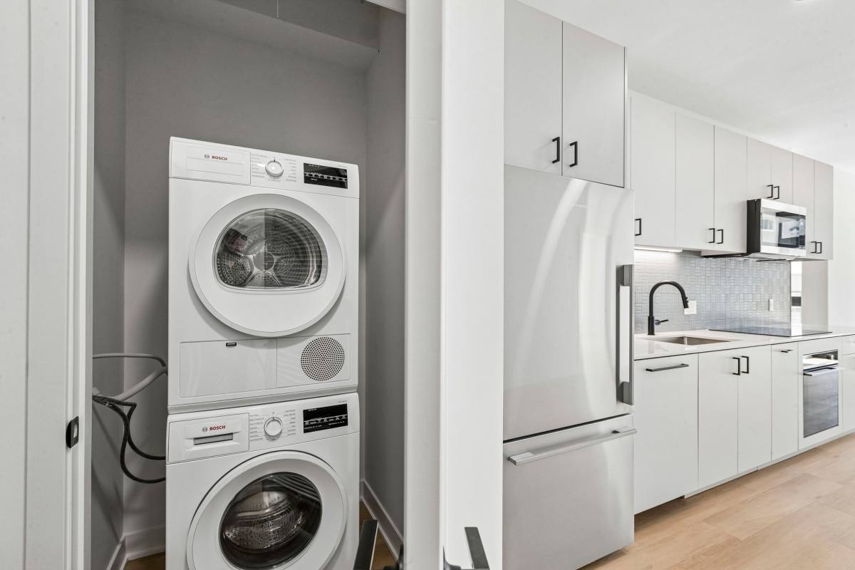 Apartment for rent at 1100 W Grand Ave, Chicago, IL 60642