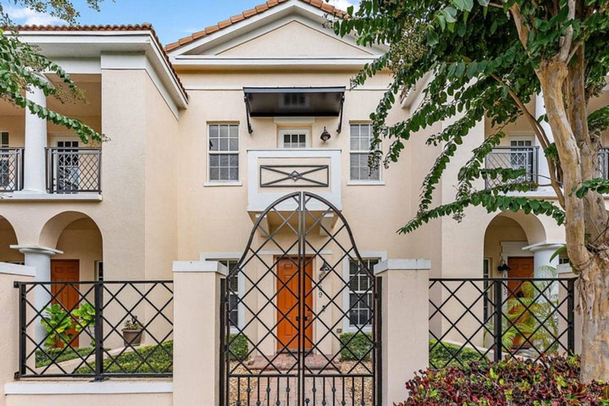 Townhouse for rent at 8309 NW 8th Way, Boca Raton, FL 33487