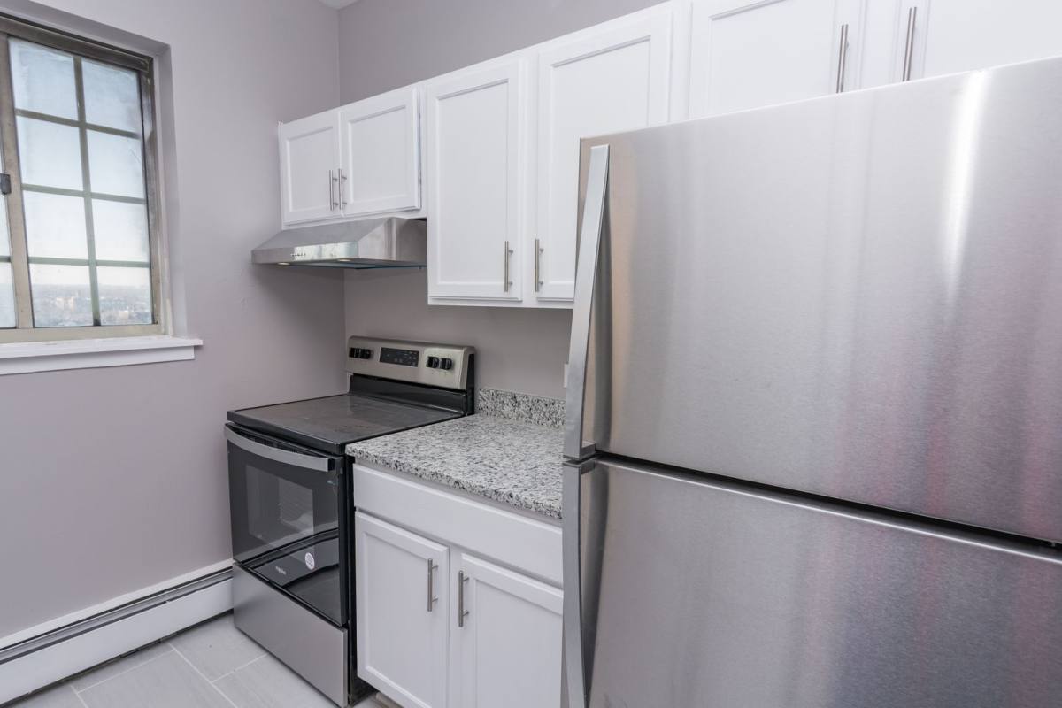 Apartment for rent at 7144 S Jeffrey Blvd, Chicago, IL 60649