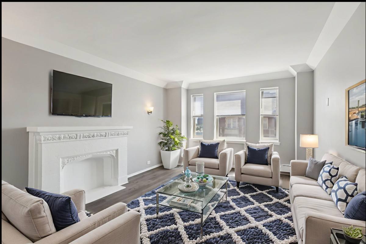 Apartment for rent at 7144 S Jeffrey Blvd, Chicago, IL 60649