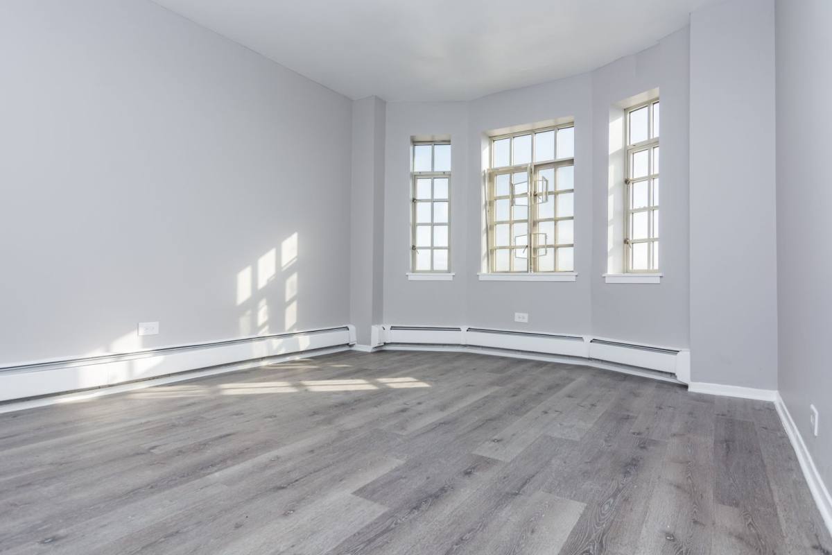 Apartment for rent at 7144 S Jeffrey Blvd, Chicago, IL 60649