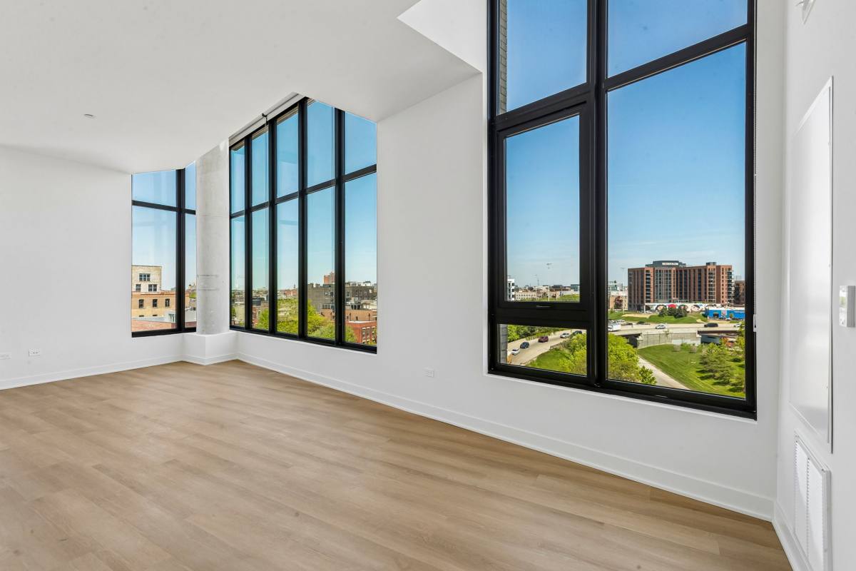 Apartment for rent at 1100-15 W Grand Ave, Chicago, IL 60642