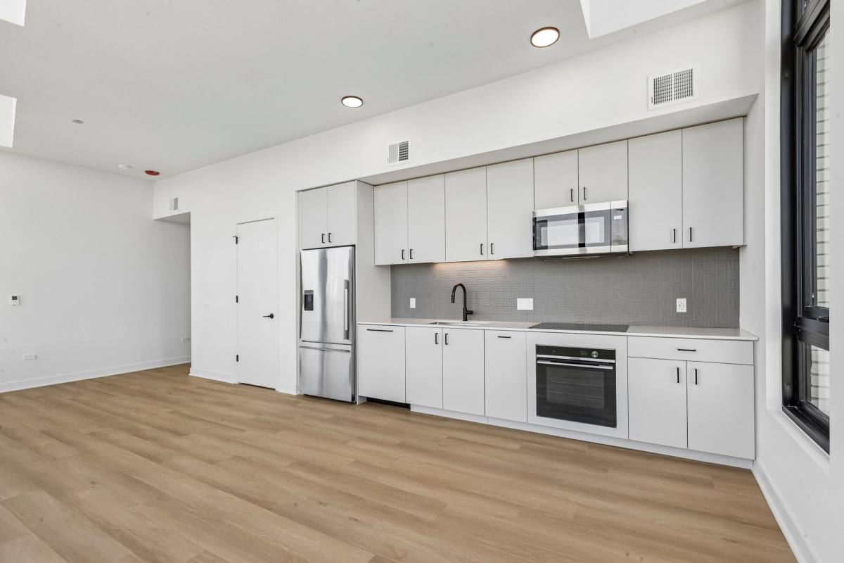 Apartment for rent at 1100-15 W Grand Ave, Chicago, IL 60642