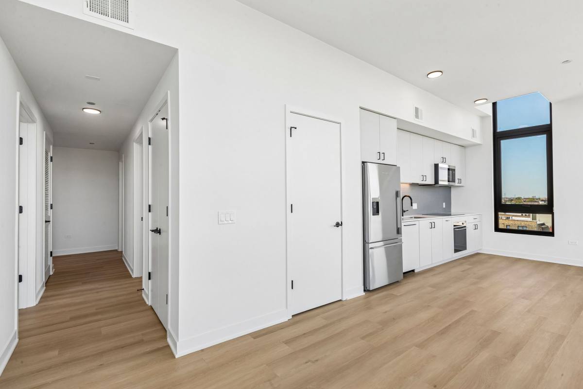 Apartment for rent at 1100-15 W Grand Ave, Chicago, IL 60642