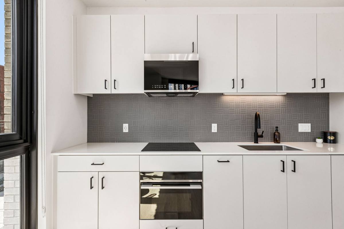 Apartment for rent at 1100-15 W Grand Ave, Chicago, IL 60642