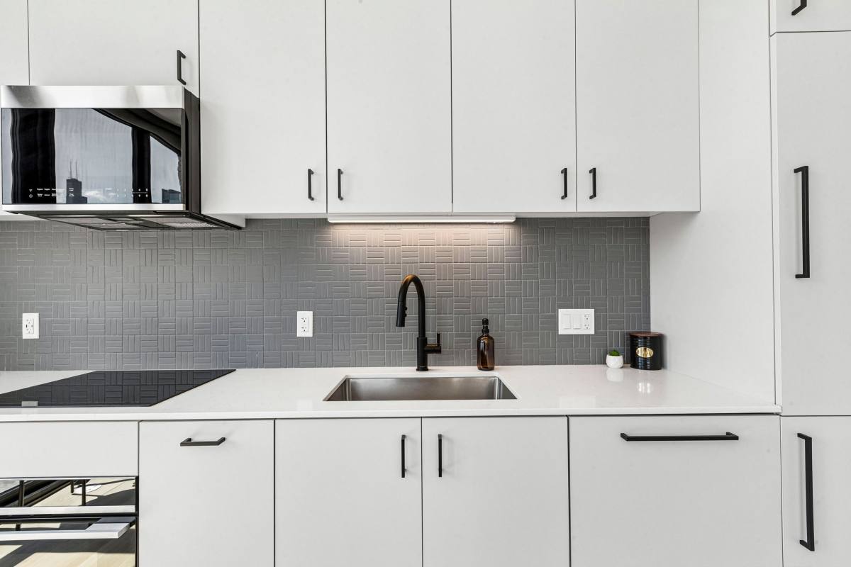 Apartment for rent at 1100-15 W Grand Ave, Chicago, IL 60642