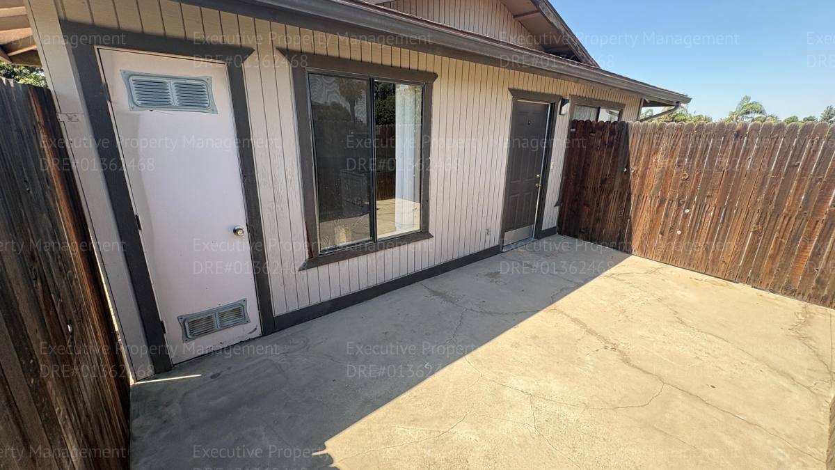 Apartment for rent at 2812 N Half Moon Dr, Bakersfield, CA 93309