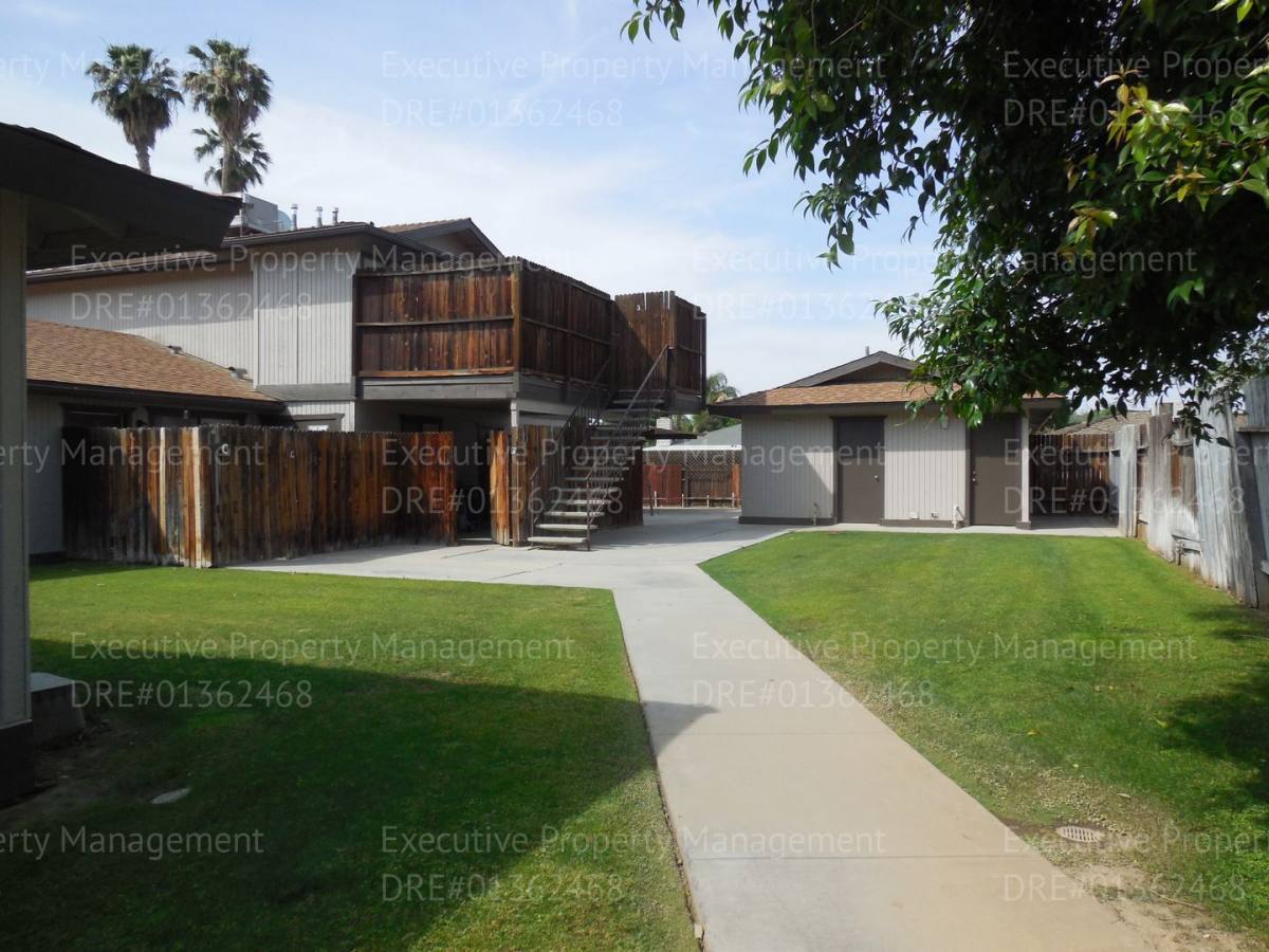 Apartment for rent at 2812 N Half Moon Dr, Bakersfield, CA 93309