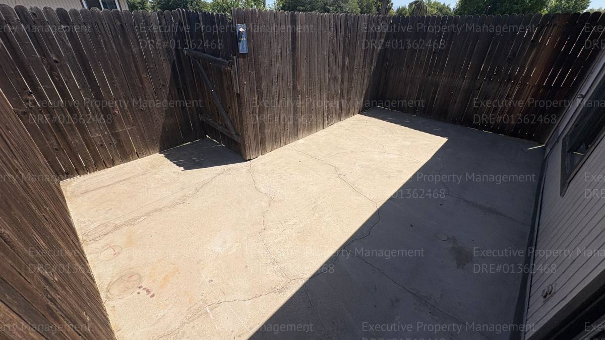 Apartment for rent at 2812 N Half Moon Dr, Bakersfield, CA 93309
