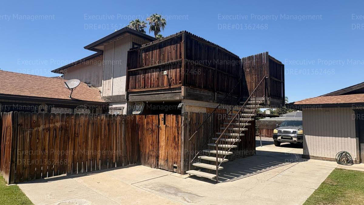 Apartment for rent at 2812 N Half Moon Dr, Bakersfield, CA 93309